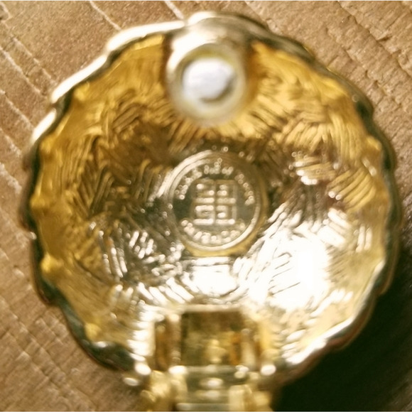 Vintage 80s Givenchy Signed Gold Dome Button Leaf Scale Clip Mob Wife French - Picture 3 of 7